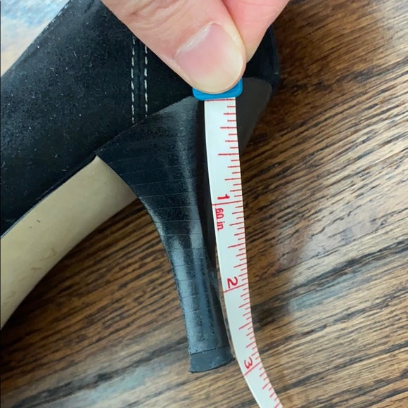 Anne Klein AK black suede low heels, sz 6.5 - Picture 8 of 8